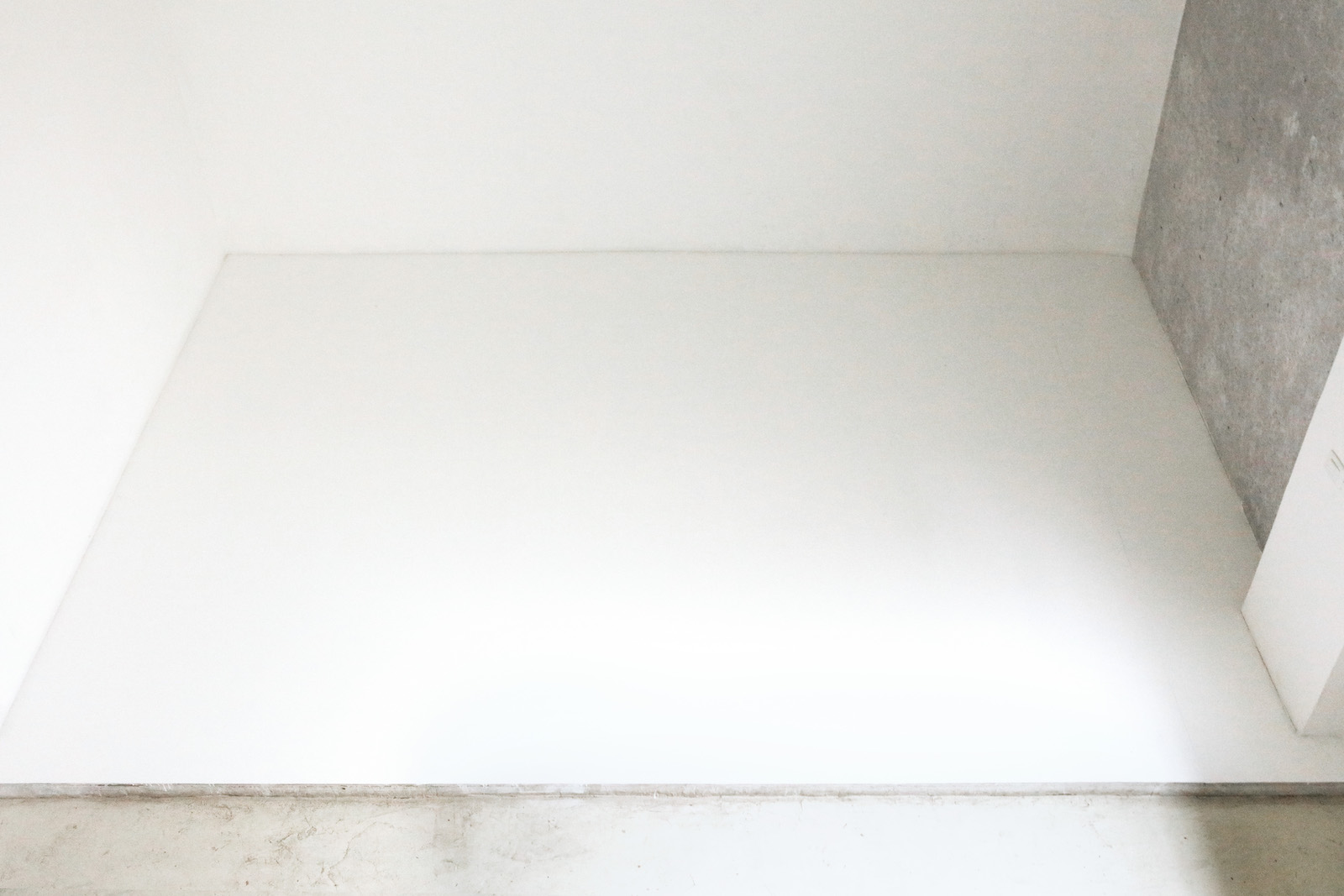 Studo, studio fotografico, location, daylight, props, scenografie a noleggio a Milano.